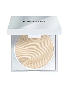 Lune+Aster SuperStar Translucent Pressed Powder - The ultimate universal talc-free translucent pressed powder with vitamin E, licorice and apple seed extract.
